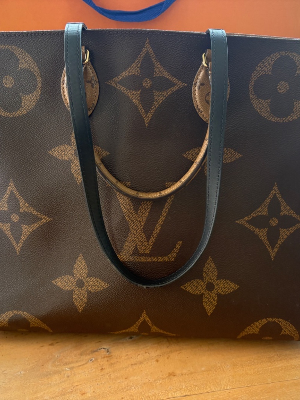 LOUIS VUITTON On The Go GM Large Monogram Tote w Dustbag, box  and Shop Bag